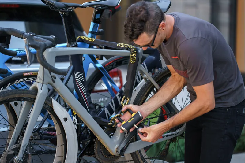 Onguard Beast Chain Lock With Shackle Lock - 180cm X 14mm 1 Onguard Beast Chain Lock With Shackle Lock - 180cm X 14mm