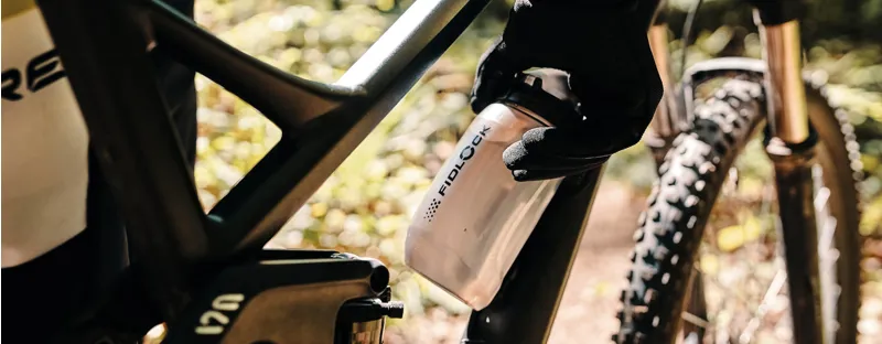 Fidlock TWIST 450ml Water Bottle + Bike Base - Trans Black 5 Fidlock TWIST 450ml Water Bottle + Bike Base - Trans Black - Image 5