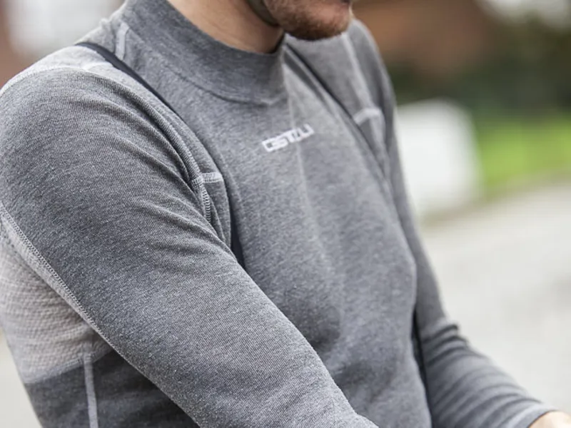 Castelli Flanders Warm Long Sleeve Base Layer - Grey 3 Castelli Flanders Warm Long Sleeve Base Layer - Grey - Image 3