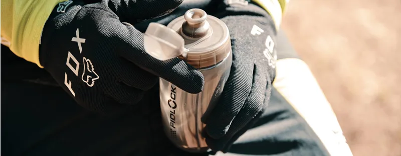 Fidlock TWIST 450ml Water Bottle + Bike Base - Trans Black 4 Fidlock TWIST 450ml Water Bottle + Bike Base - Trans Black - Image 4