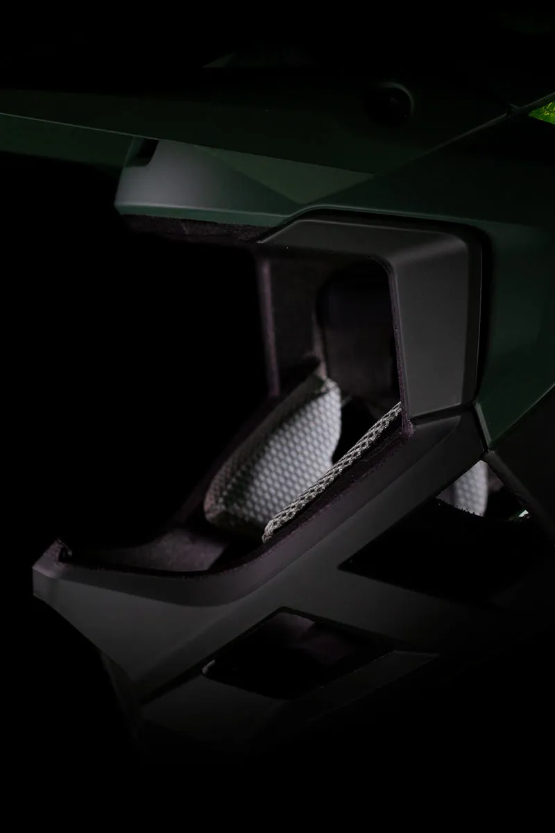 Endura MT500 Full Face Helmet - Black 3 Endura MT500 Full Face Helmet - Black - Image 3