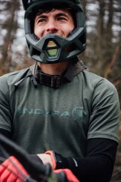 Endura MT500 Full Face Helmet - Black 14 Endura MT500 Full Face Helmet - Black -Cycle Fix E1518BKBLK 7