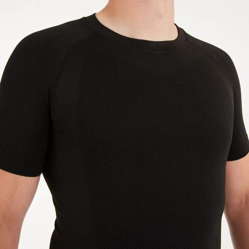 Madison Isoler Mesh Short Sleeve Men's Base Layer - Black 2 Madison Isoler Mesh Short Sleeve Men's Base Layer - Black - Image 2