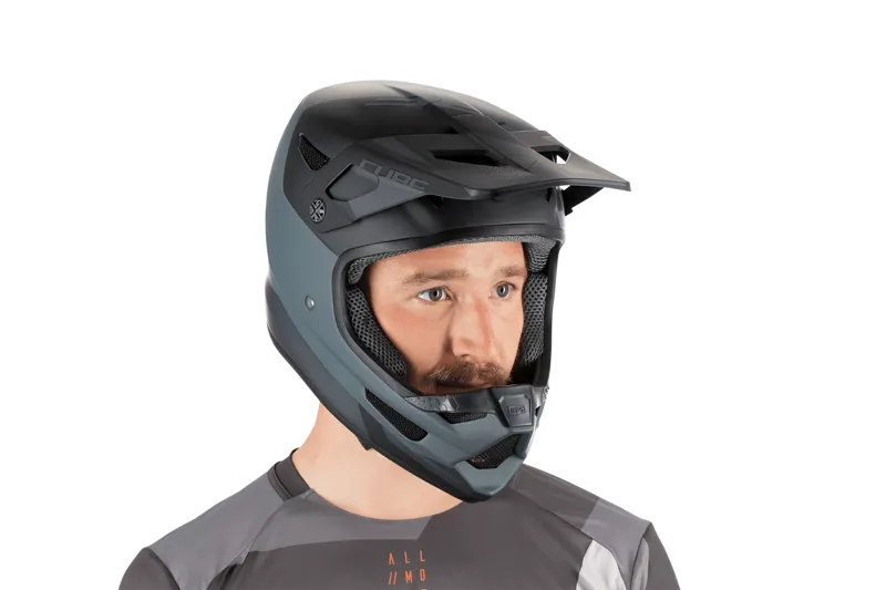 Cube Helmet Status X 100 Full Face Helmet - Black 2 Cube Helmet Status X 100 Full Face Helmet - Black - Image 2