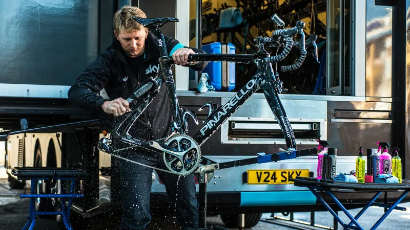 Muc-Off 5 X Premium Brush Set - Grey - 5 Piece 1 Muc-Off 5 X Premium Brush Set - Grey - 5 Piece